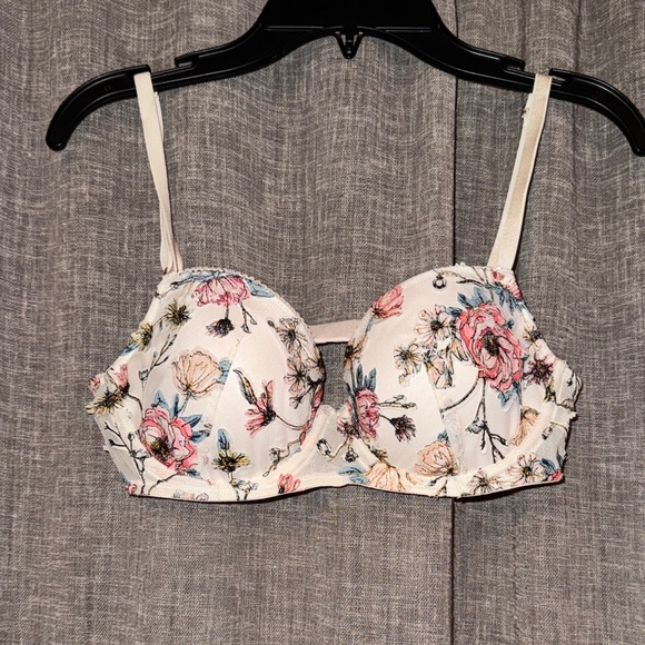 Victoria's Secret Other - Victoria’s Secret Floral Print Dream Angels Bra with Adjustable Straps 34C